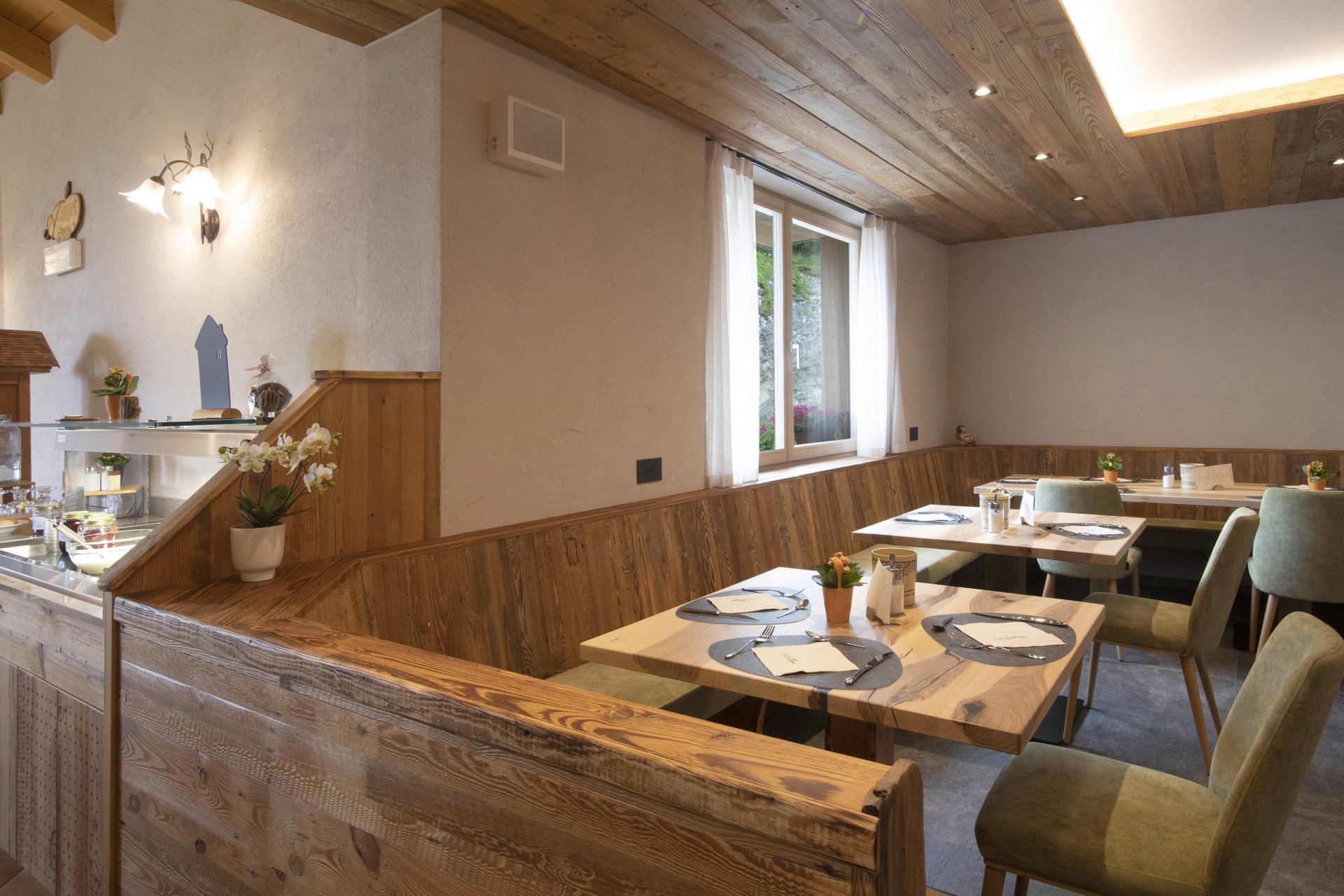 Breakfast room with wooden benches and tables